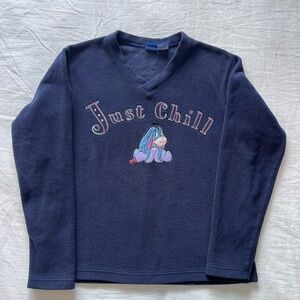 VTG Y2K Disney Eeyore “Just Chill” Fleece V-Neck Pullover Sweatshirt Womens Navy